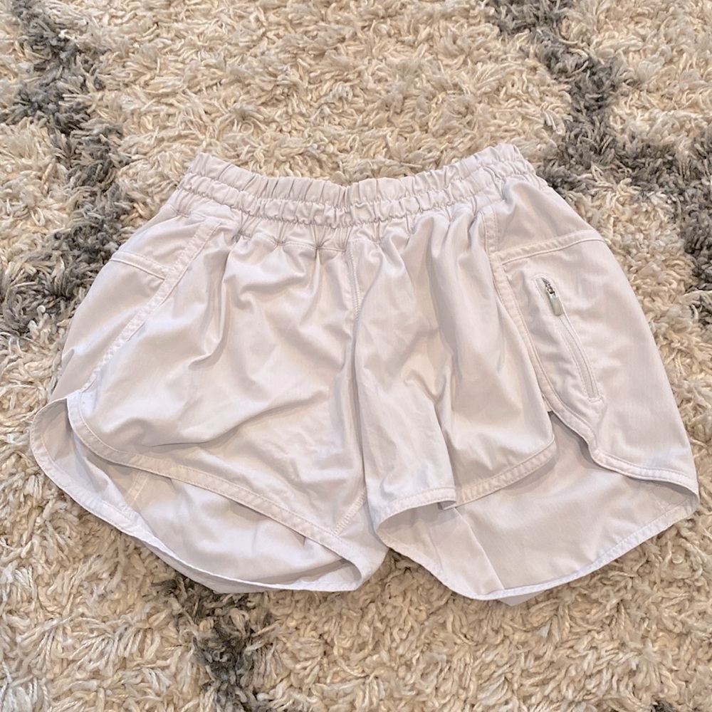 Lululemon Tracker Shorts White size 6